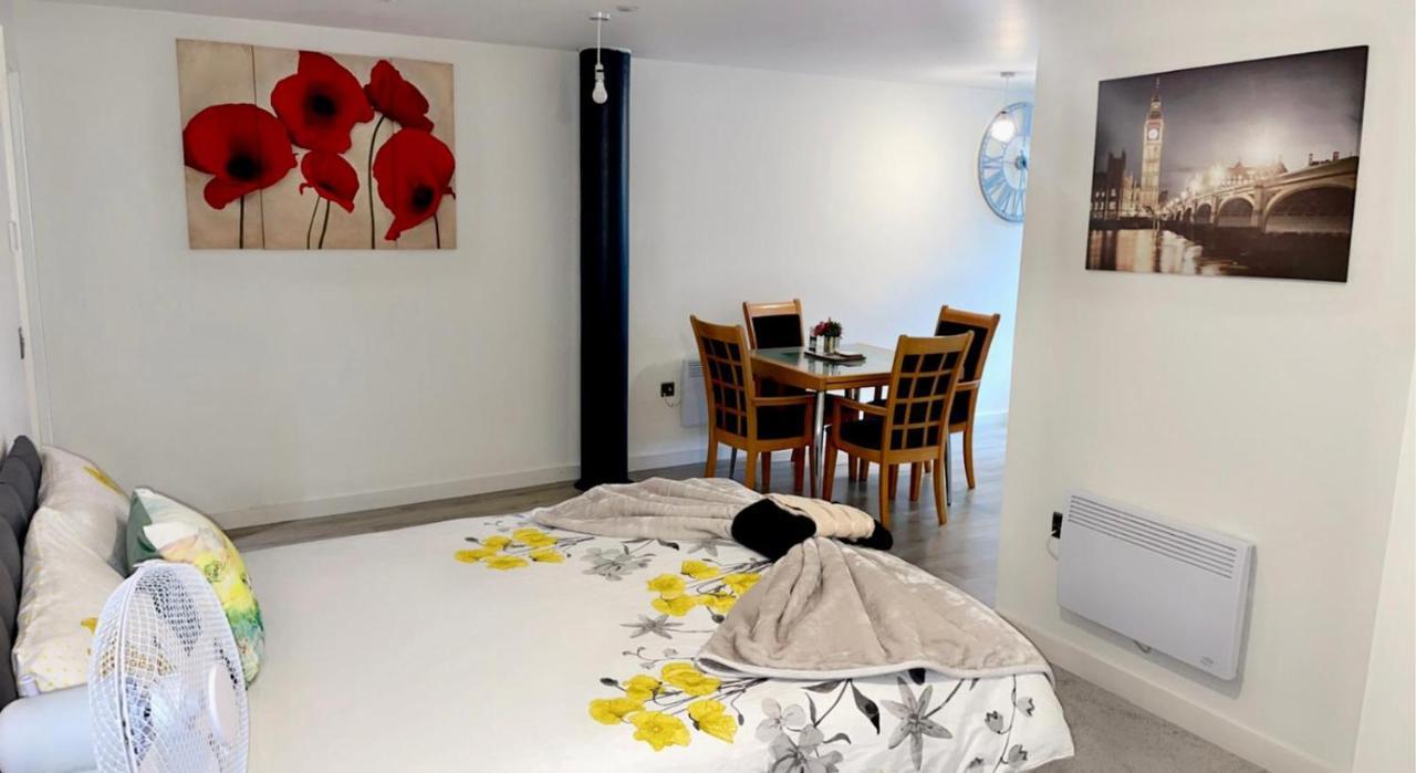 Apartment Bradford Home. *